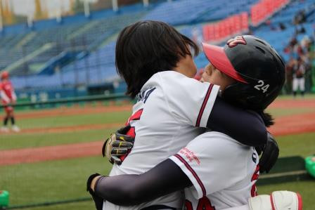 清原選手と木村選手の喜びの抱擁！皆で勝つ！！