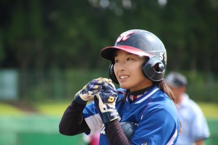 打撃好調の長谷川選手。一塁でタイム要請かな？