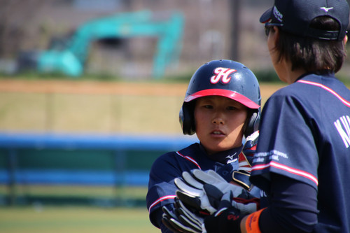 センター前ヒットで出塁#屋禰選手