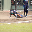 勢いあまって・・・。豪快なヘッドスライディング　＃杉本選手