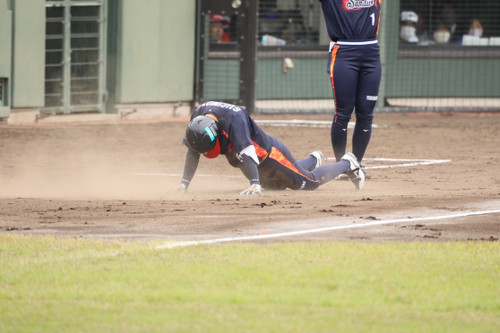 勢いあまって・・・。豪快なヘッドスライディング　＃杉本選手