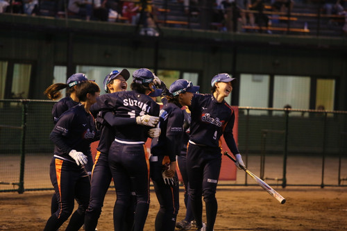 先制３ランに歓喜　