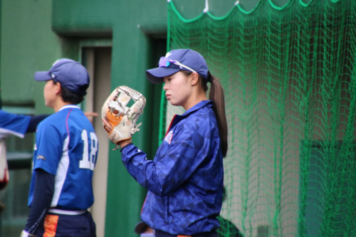 いつもと違うグラブで…。　＃長谷川選手