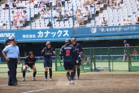 仲間が待つホームベースに到着！