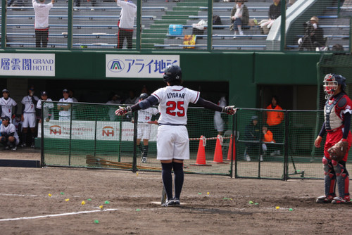 清原選手、打席前のルーティーン①