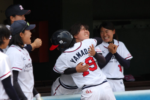 熱い抱擁でお出迎え！
