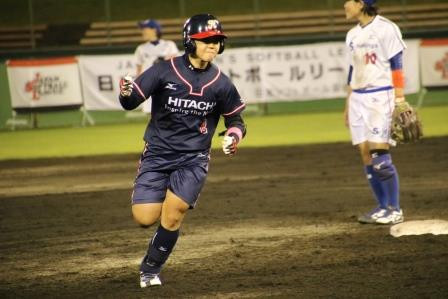 ダメ押しのホームランを打った佐々木選手