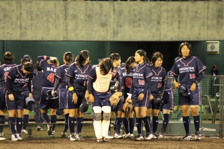 清原選手はじめ皆さん、グラウンドに感謝の礼かな。素晴らしい