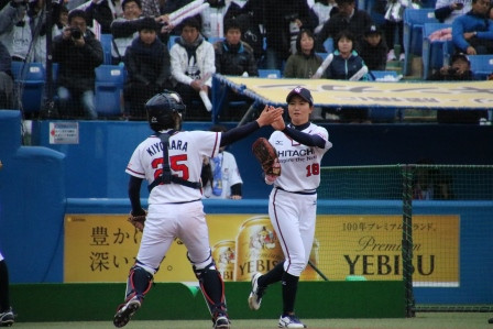 最終回の守備へ！