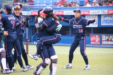 佐々木選手と待ち構える山田選手　その2