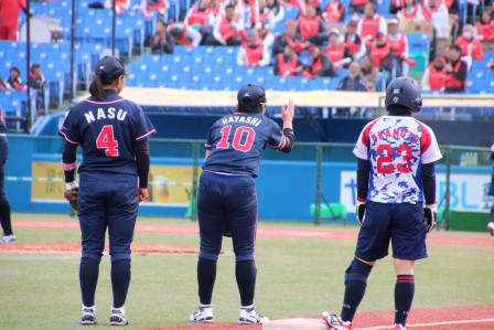 ノーアウト満塁の大ピンチで、見事ホームゲッツー！送球少し悪くて謝る林選手
