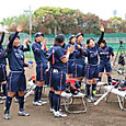 MIPの山田選手を祝うチームメイト