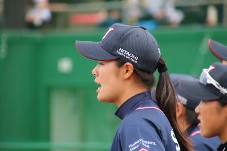 小薗選手に応援の声を掛ける鈴木選手