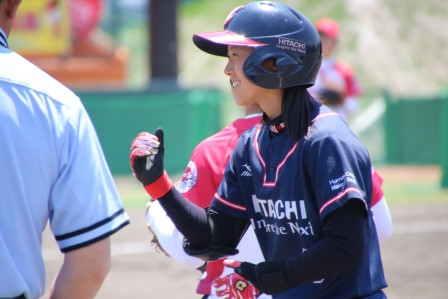 初球をレフト前ヒット！！松岡選手