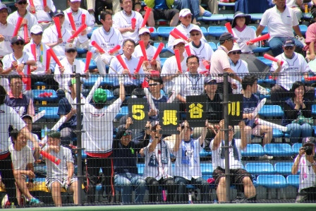 今日も元気な応援を送っている長谷川選手の職場応援団です