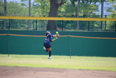 惜しい！背走となったのでキャッチは難しかったハズ田邊選手