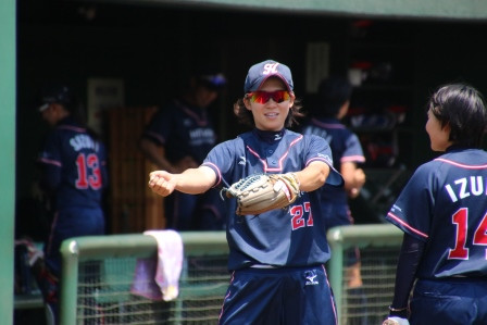 何だろう？バント指導？ルーキー岡村選手