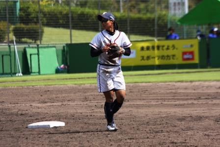 白いユニフォームも汚れることが多い松岡選手