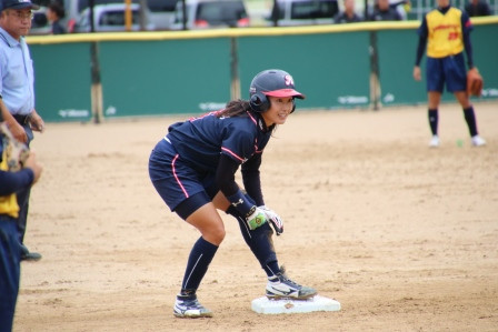 レフト前ヒットで２塁に到達！早い早い長谷川選手です