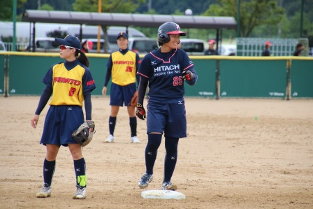 左中間を抜けるこれまた２塁打！清原選手２塁でニコッ！