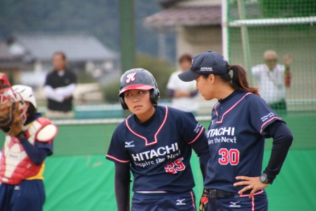 鈴木監督からの指示を受ける清原選手