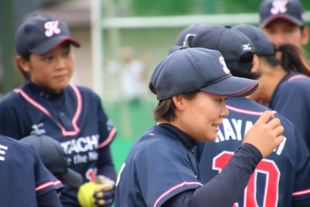 ５回を零封！ベンチに戻る泉(花)選手