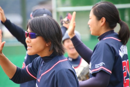 若手バッテリーの活躍にベンチも盛り上がる