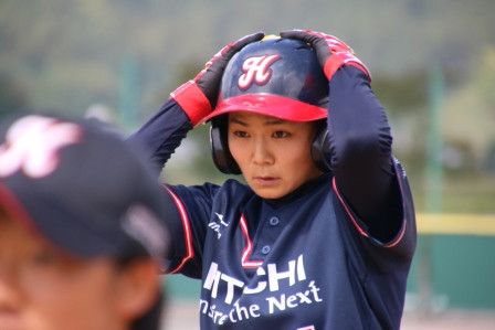 貴重な晴れている時間で試合再開。那須選手の表情も険しく