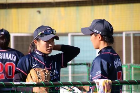 真剣な表情で打合せ！長谷川選手と奥田選手