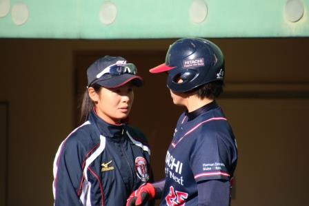 捕手ならではの打合せ？鈴木選手と清原選手