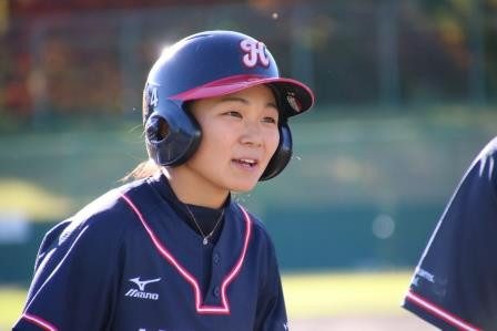 三塁まで進んで、さぁホームへ帰って来て！那須選手！