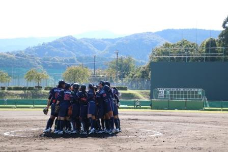 円陣を組み、チームで気を高めます！