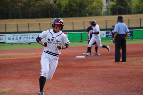 リーグ戦初ヒット!の後、山田選手のＨＲでこの笑顔♪#屋禰選手