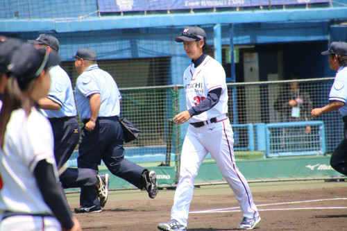 さあ試合開始です！メンバー表を交換しベンチへ戻る#齋藤監督