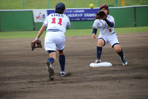 試合前のフィールディングで連携確認する#唐牛選手と#松本選手