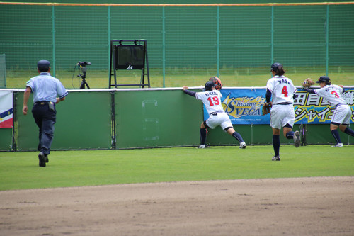風が強くてフェンスも倒れます#山田選手#那須選手#松本選手