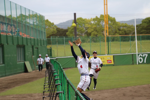 フェンス際のファールフライをナイスキャッチ#那須選手