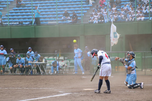 風が強くて砂も舞います#那須選手