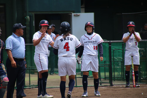 ３ランホームランを打ち仲間に迎えられる #那須選手