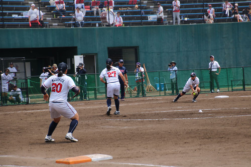 サードライナーを捕球する #奥田選手