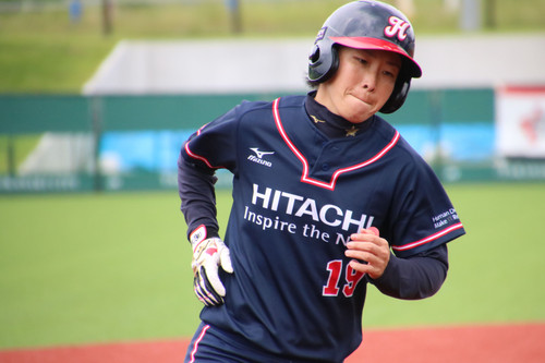 ホームランを放ちベースを回る #山田選手