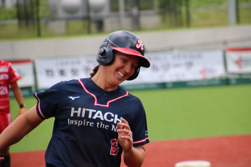 ホームランを放ち笑顔でベースを回る #ペンドリー選手