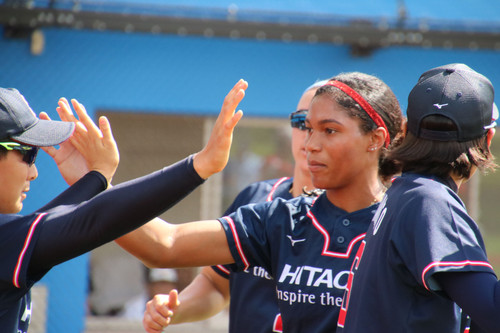 1回裏を無失点で抑え仲間に迎えられる　#オカシオ選手