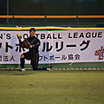 ６裏、レフトライナーをフェンスを気にせず飛び込んでキャッチ！転んでもボールは離さない松岡選手