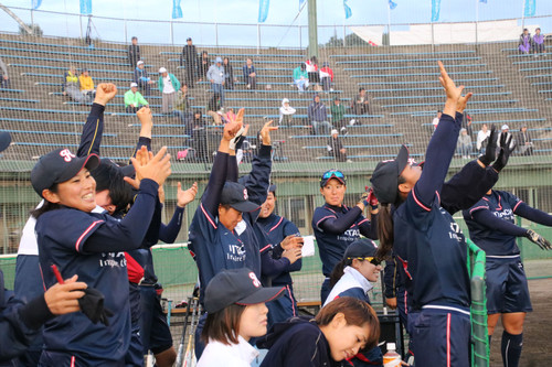 ベンチ大盛り上がり