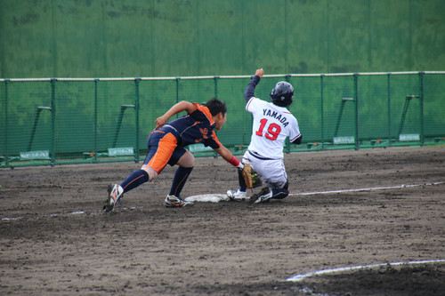 松本選手のライトフライで３塁へ滑り込む山田選手！もちろんセーフ