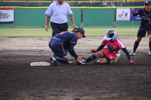 ５裏、清原選手からの剛速球で１塁ランナー盗塁死、那須選手も堅実な守備です