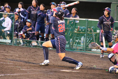 ６表、ランナーを進めるセンターフェンス際への大きなフライを放った木村選手