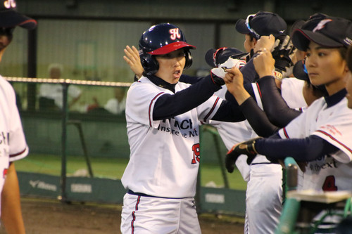 初回、生還してチームメンバに迎えられる#山田選手