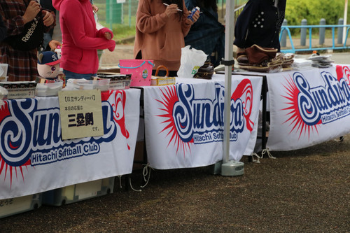 皆さんのお出でをお待ちしてます！日立の受付とグッズ売り場